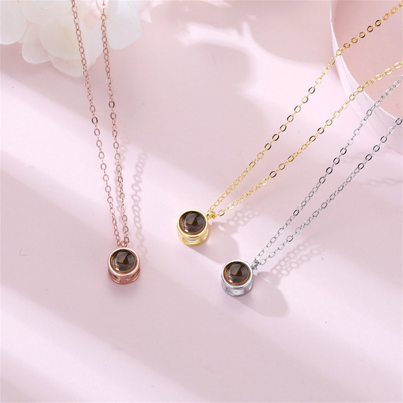 Circle Pendant Photo Necklace Gold