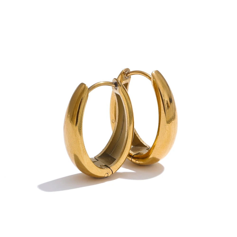 Chunky U-Shape Hoop Earrings in gold