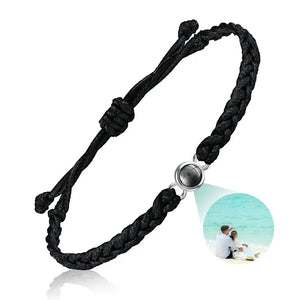Schwarzes geflochtenes Fotoprojektions-Armband mit silberner Fassung und Paarfoto