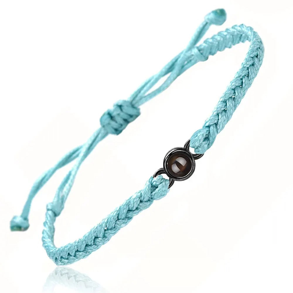 Hellblaues geflochtenes verstellbares Kordelarmband mit schwarzem Fotoprojektionsstein