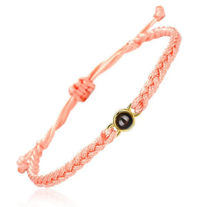 Rosa geflochtenes verstellbares Kordelarmband mit goldenem Fotoprojektionsstein